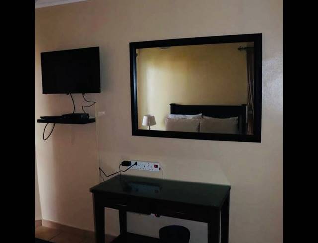 2 BEDROOM APARTMENT FOR SALE IN LAWRENCE ROCKS